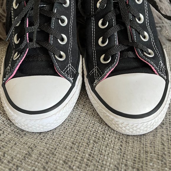 Convers Slip on Sneakers - Picture 7 of 7